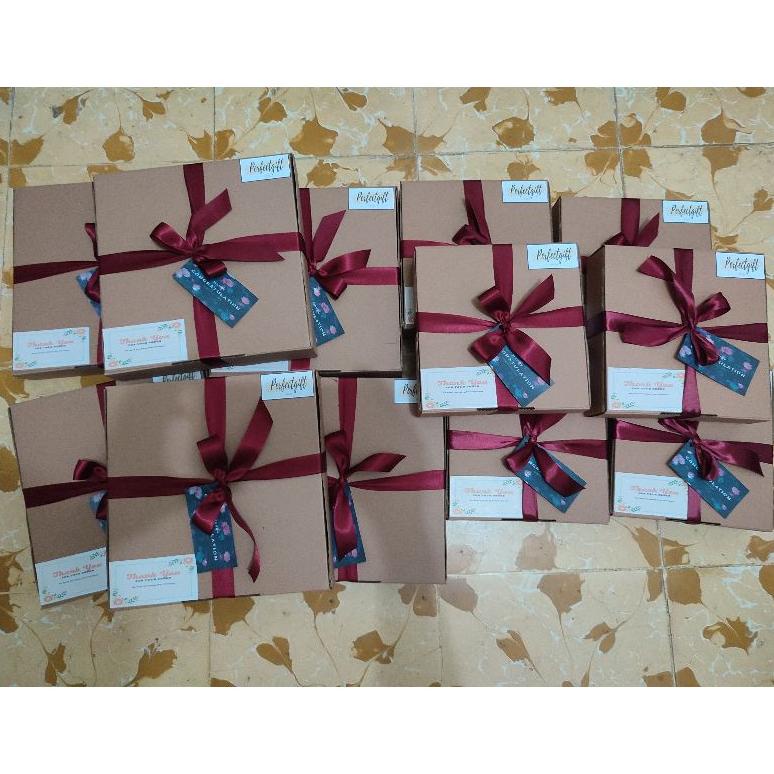 

Sale Hampers / Gift Box / Snack Box /Natal / Kado Ulang Tahun / Wisuda / Anniversary / Eid/ Parcel Lebaran Cod
