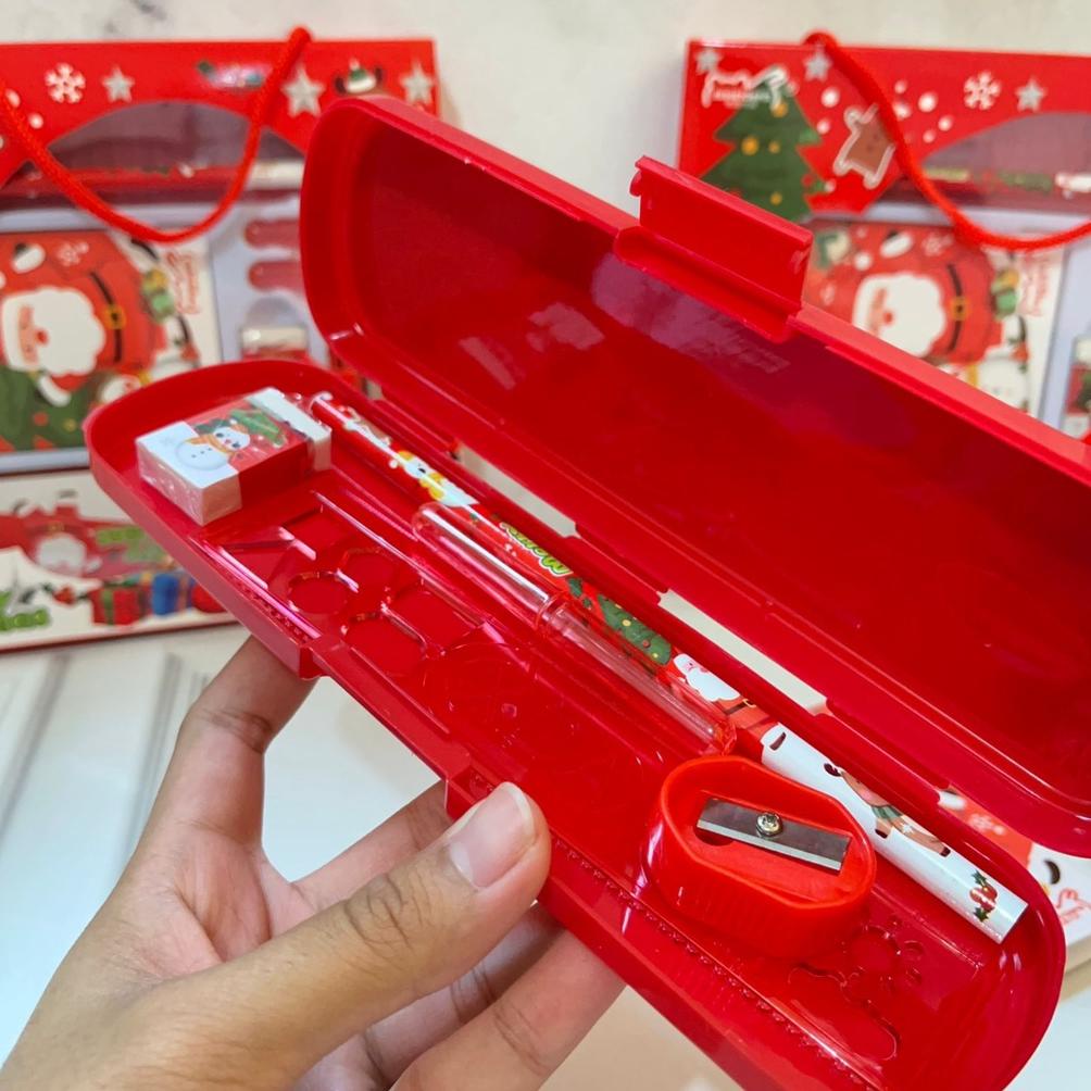 

Hemat PAKET HAMPERS NATAL 7 IN 1 ISI ALAT TULIS SUPER LENGKAP FANCY DAN LUCU SERBA MERAH EYECATCHING UNIK PAKET BOX CHRISTMAST LIMITED EDITION READY GROSIR DAN COD Terlaris