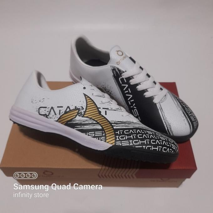 Sepatu Futsal Ortus Catalyst Revenge Putih
