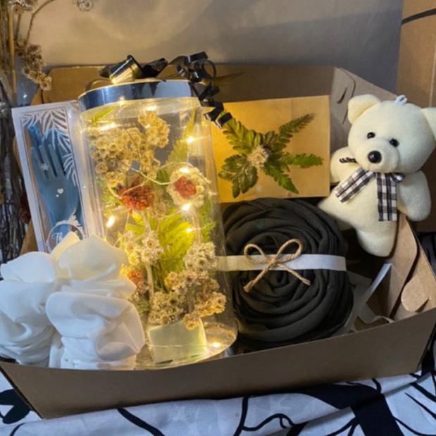 

MURAH Bismillah READYY gift bunga edelweis dlm botol mika, Hijab, Boneka, Gift Comel, Gift Estetik (Free Kartu Ucapan) Promo