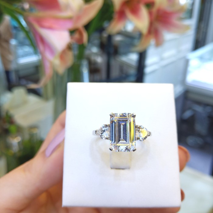 ✨Termurah Cincin 4 Ct Solitaire Emerald Cut. Rangka Double Heart Limited