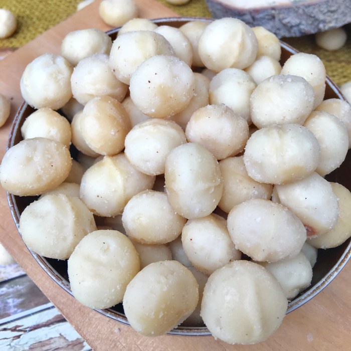 

Roasted Macadamia 250Gr (Kacang Macadamia Panggang)