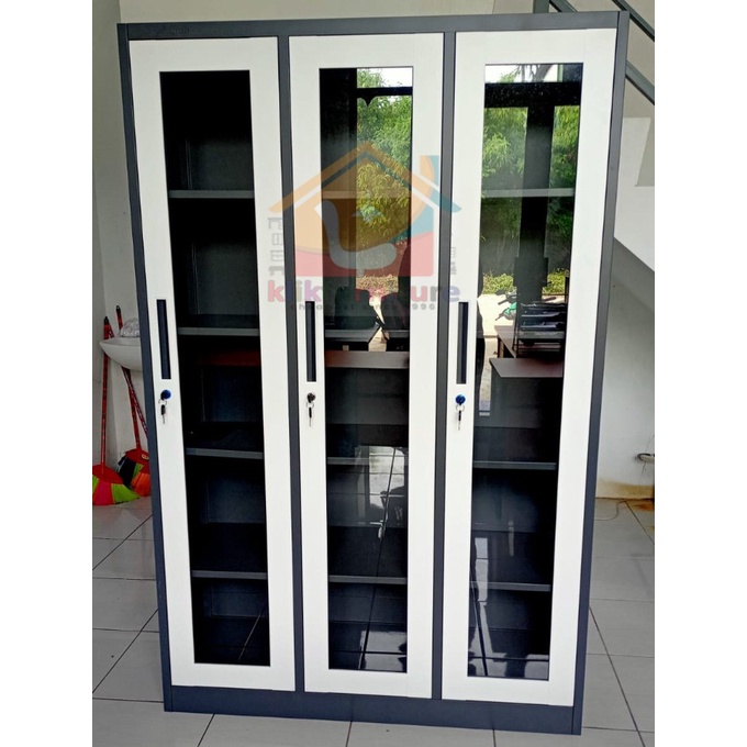 

LEMARI ARSIP BAHAN BESI SMJ 313 PINTU 3 KACA