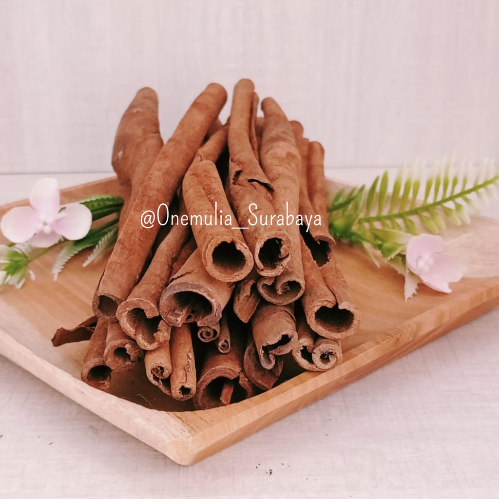 

Kayu Manis batang Premium asli Ternate - Cinnamon stick - grade A - rempah rempah - bumbu dapur - ukuran 20cm lebih