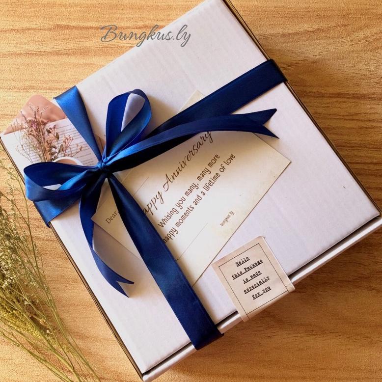 

Diskon Besar Box Hampers | Gift Box | Kotak Kado Ulang Tahun | Hampers | Kardus Hampers | Kardus Packing | Kotak Kado | Kado Wisuda | Kado Ulang Tahun Cewek Happy Birthday Anniversary Graduation Milad Estetik Lengkap Dengan Kartu Ucapan Incluede Buble