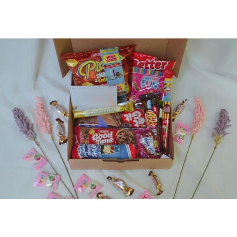 

TRY HAMPERS SNACK BOX GIFT/KADO WISUDA/HAMPERS/LEBARAN, SNACK BOX ISI 10PCS Free Request Kartu Ucapan WAJIB MENGGUNAKAN BUBBLEWARP TERLARIS