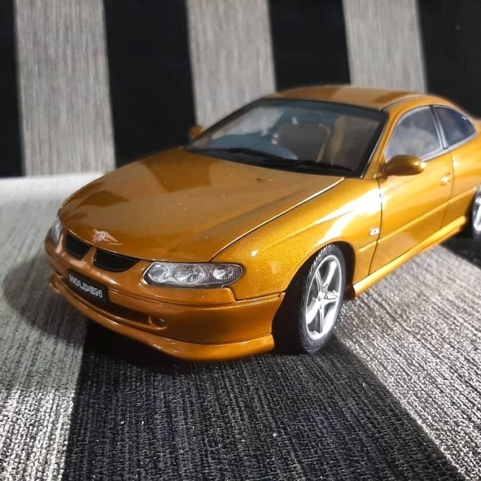 [Original] Diecast 18 Autoart Holden Monaro Coupe Loose Box Diskon