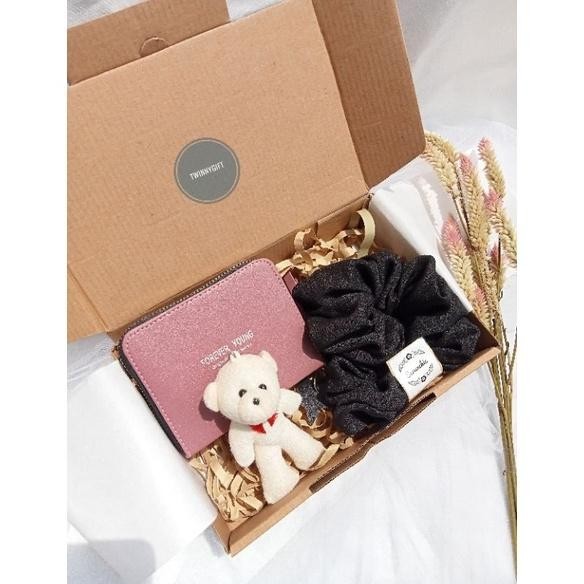 

Shopee Hampers Giftbox Kado ulang tahun cewek Valentine/wisuda/wedding/Natal dompet botol tumbler boneka scrunchie