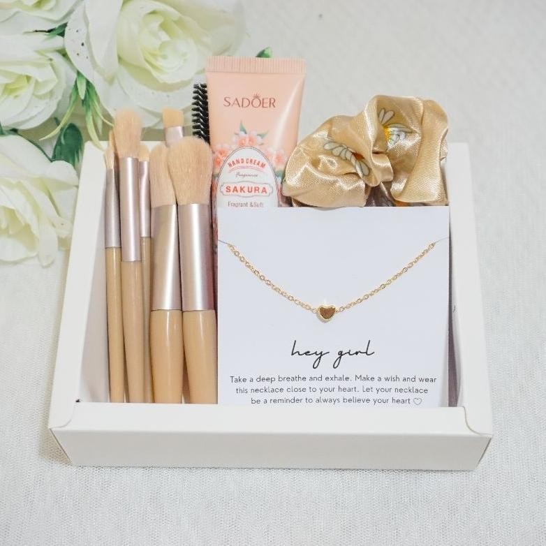 

Promo awal tahun hampers cute/ kado bridesmaid/ gift box ultah cewek/ kado ala korean/ kado girlfriend/ hampers valentine cewe / kalung korea/ kado wisuda bestie cewek/ hadiah anak perempuan