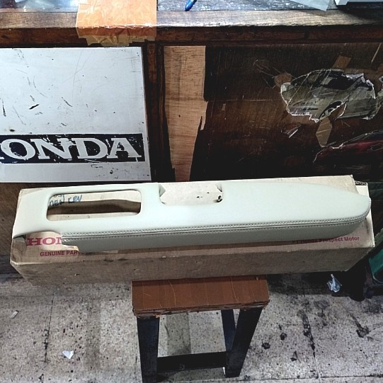 Armrest Arm Rest Pintu Depan Kanan CRV Gen 3 2400cc 2007-2012