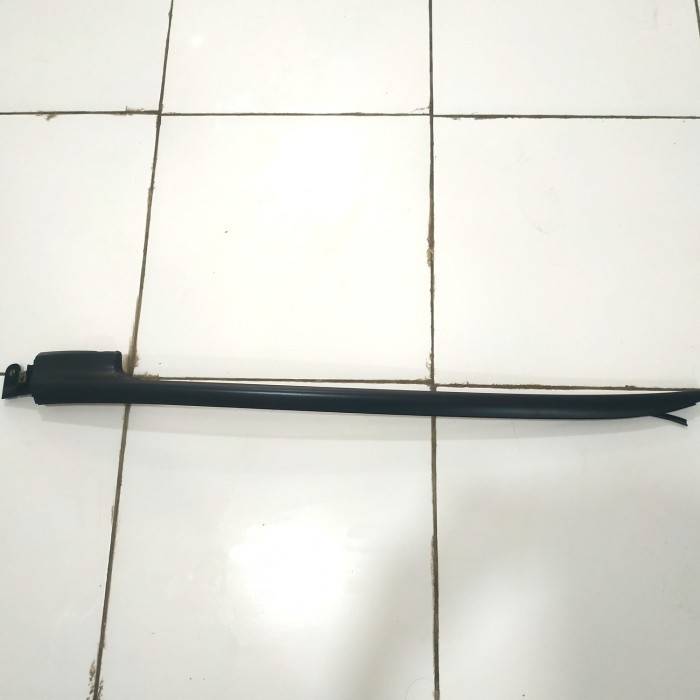 List Moulding Depan KANAN Kaca Besar CRV Gen 2 2002-2006