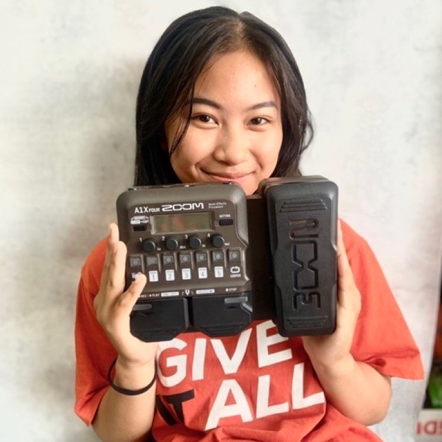 Multi Efek Gitar Akustik ZOOM A1X FOUR