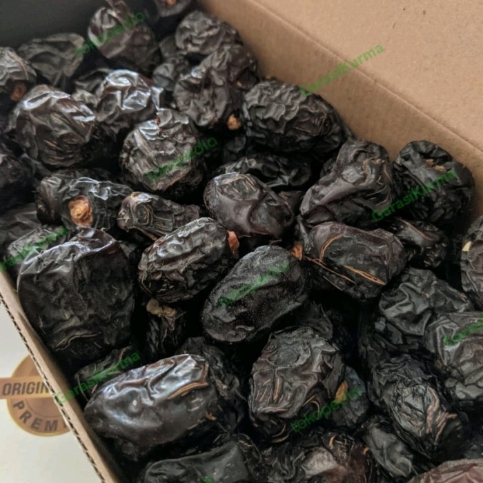 

Kurma Ajwa Premium 1Kg Madinah / Kurma Nabi 1Kg