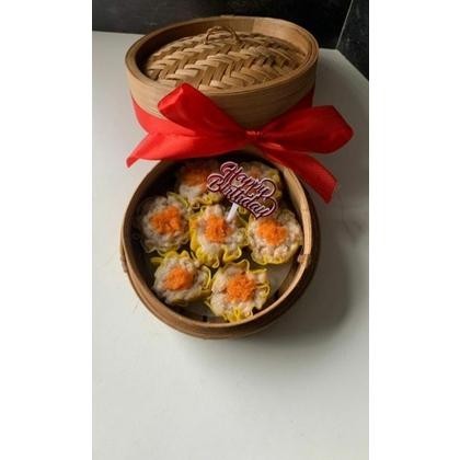 

Terlaris Hamper Dimsum Custom Free Krakat Dimsum Cantik | Hamper Hadiah Ulang Tahun | Hamper Idul Fitri | Hamper Kelulusan | Hadiah Syukuran | Hadiah Anniversary Valentine | Hari Ibu Hari Ayah | Hampers Dimsum Halal Mui Murah