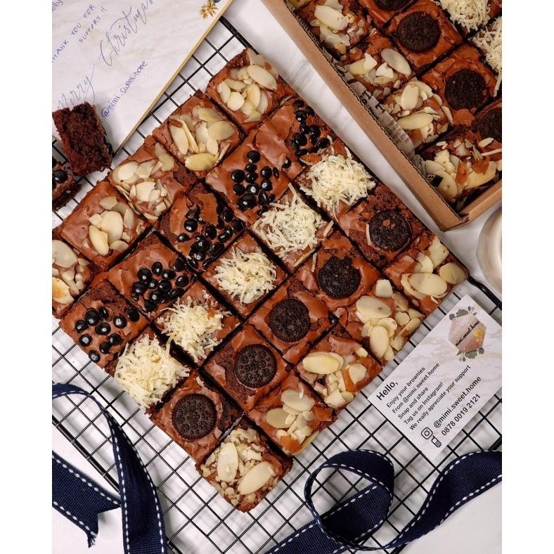 

{VALENTINE} HAMPERS BROWNIES FUDGY SEKAT / HAMPERS LEBARAN / HAMPERS BROWNIES / BROWNIES HAMPERS / KUE ULANG TAHUN BROWNIS COKLAT MIMISWEETHOME / BIRTHDAY GIFT SOUVENIR BROWNIES FUDGY / HAMPERS RAMADHAN / EID MUBARAK HAMPERS / HAMPERS NATAL / HAMPERS