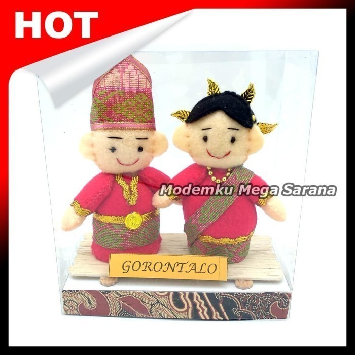 Boneka Pakaian Adat Gorontalo