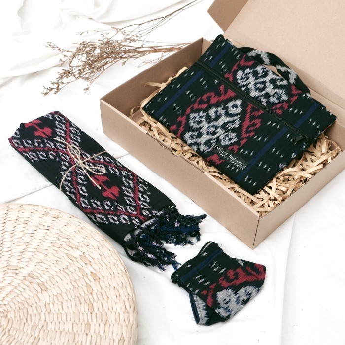 

Ready Hampers Parcel Etnik Dakara Indonesia