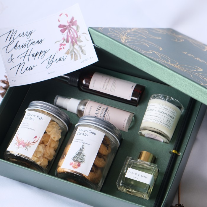 

Ready Aurora Large Hardbox Hampers with Gold Foil for Christmas