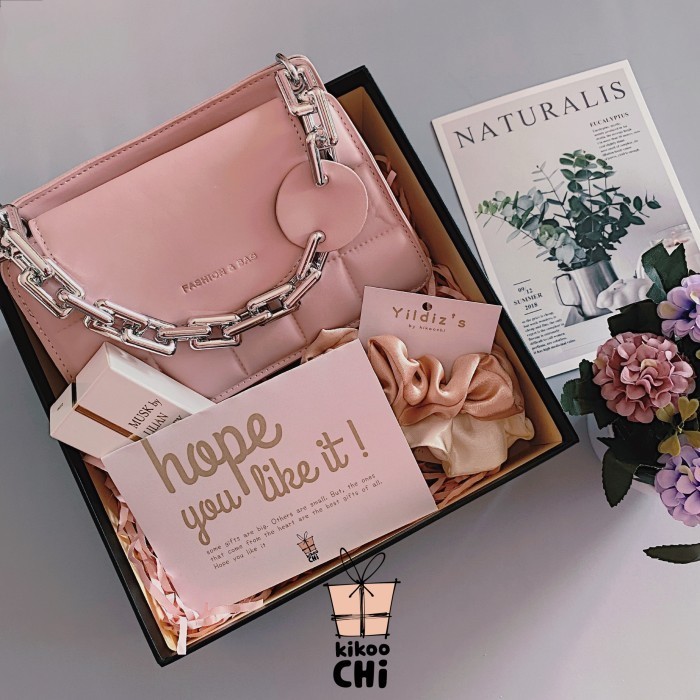 

Ready Kikoochi Michiko - Hadiah Kado Ulang Tahun Tas Wanita Anniv Hampers