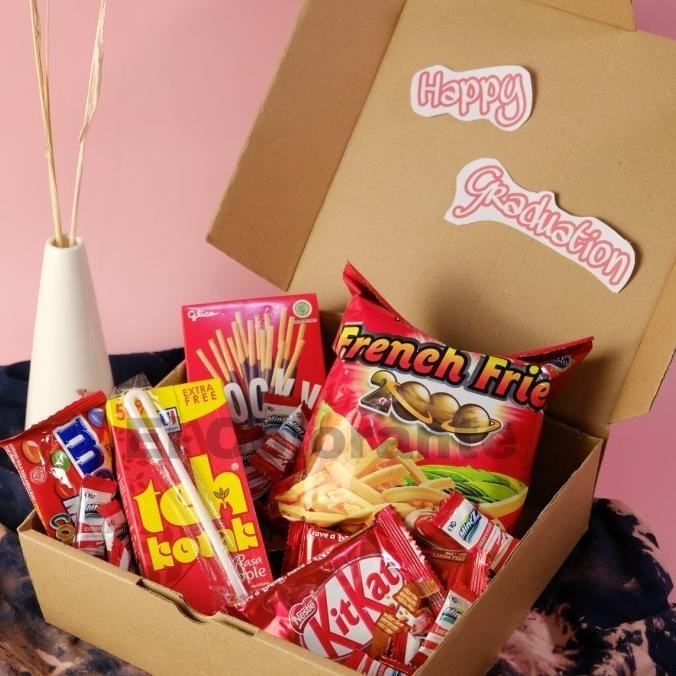 

Hampers Box Hadiah Ulang Tahun Kado Parcel Makanan Valentine Wisuda