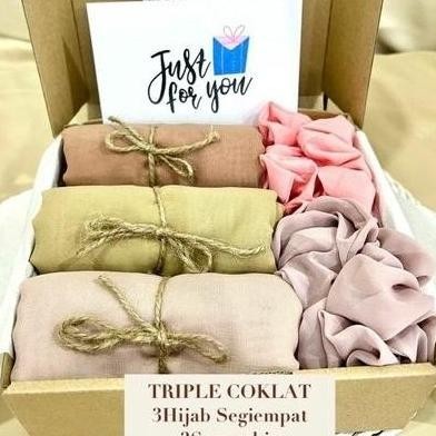 

Val Series Kado Hampers Hijab Segi Empat Bella Square Gift Box Hadiah