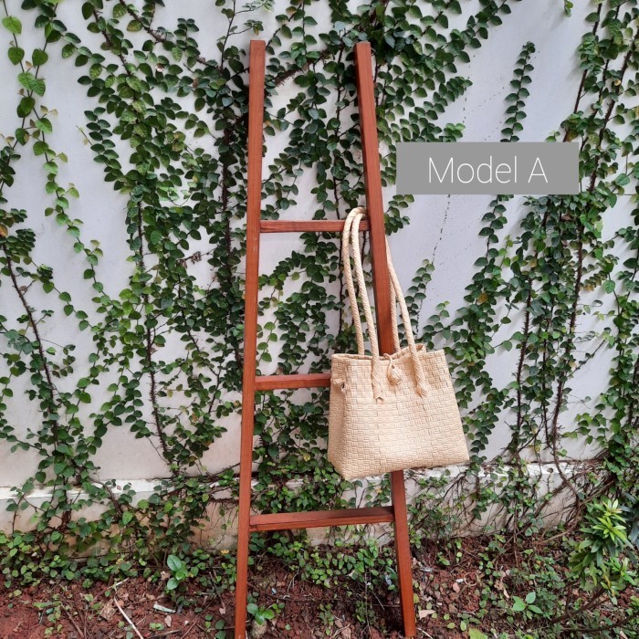 Tangga Kayu Aesthetic / Tangga Dekorasi