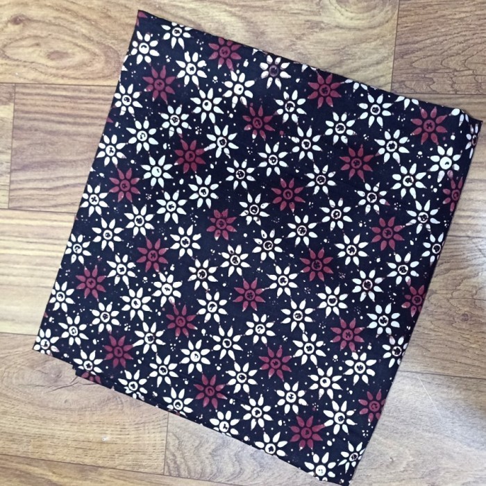 Naenggo Kain Batik Panjang Motif Cap Truntum Latar Hitam Jogja Solo