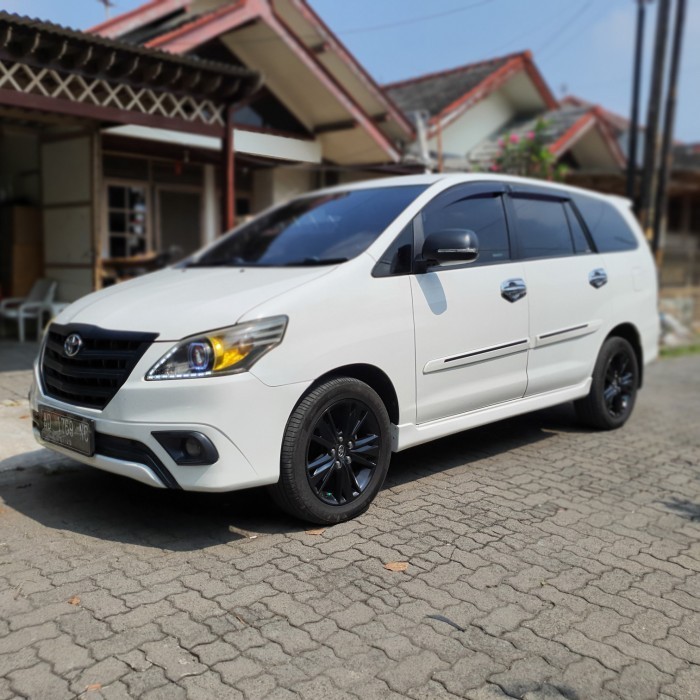 Sideskirt Innova Type V