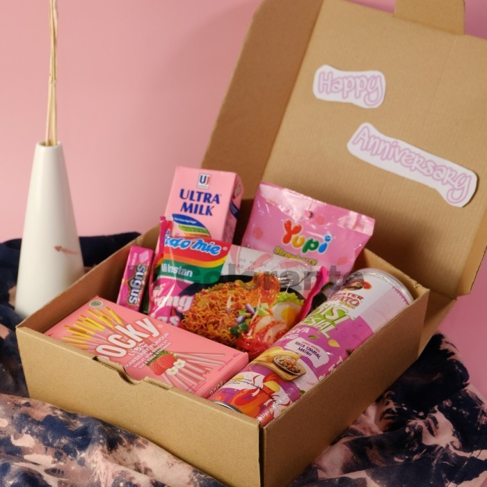 

Hampers Box Hadiah Ulang Tahun Kado Parcel Valentine Wisuda Pacar Pink