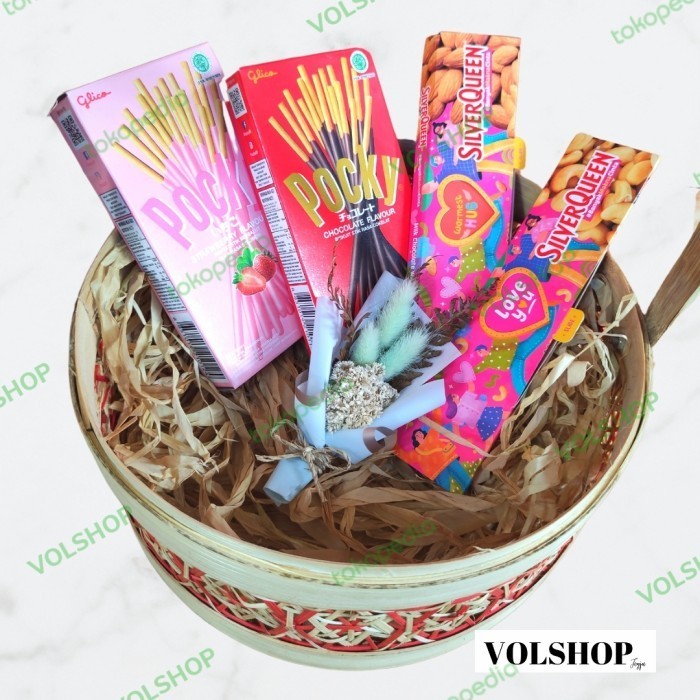 

Hampers Coklat Valentine Parcel Kado Silverqueen Cadbury Pocky Cimory