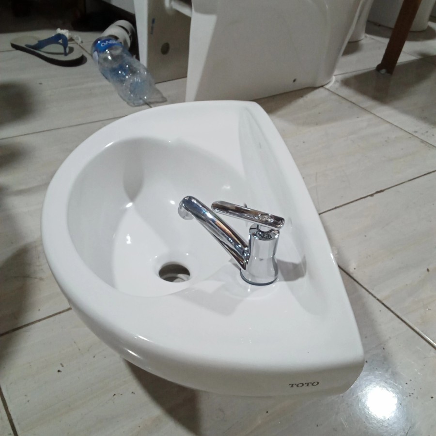 wastafel toto L 34 | bak cuci tangan gantung