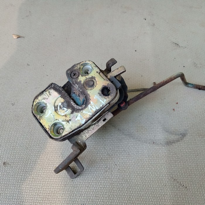 Doorlock Kia Timor Depan Kiri #Pernben