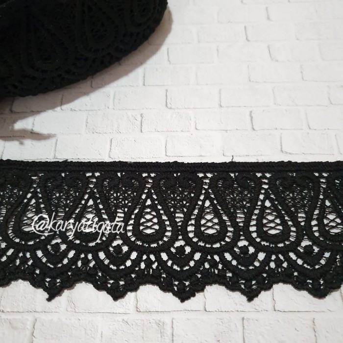 

Renda Bordir Giper Hitam Kode 32906 - Lebar 6 cm Panjang 15 Yard