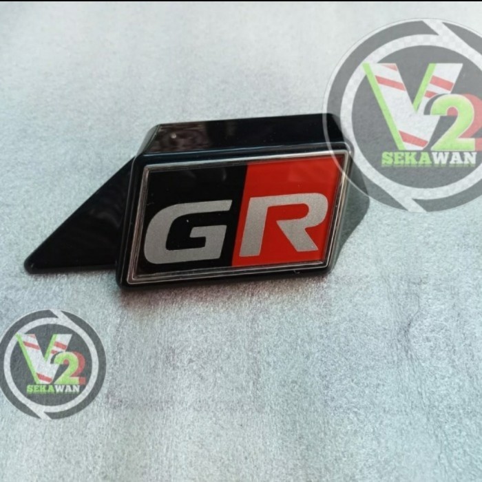 EMBLEM GRILL PLAT GR SPORT FORTUNER