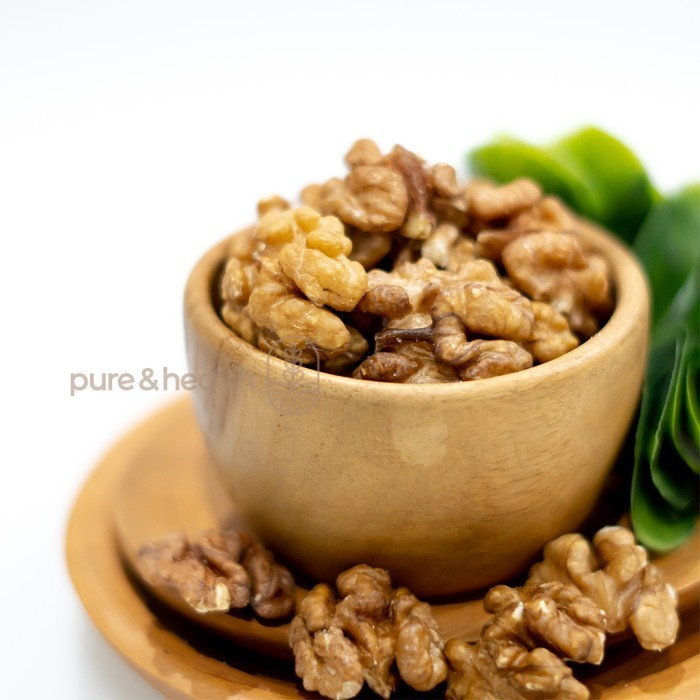 

Kacang Walnut Roasted 500 gram Kacang Kenari Susu Natural Super Food