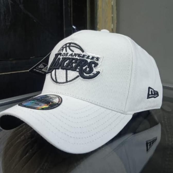 Topi Impor Distro Premium Lakers Putih Hitam / Topi Premium Terbaru