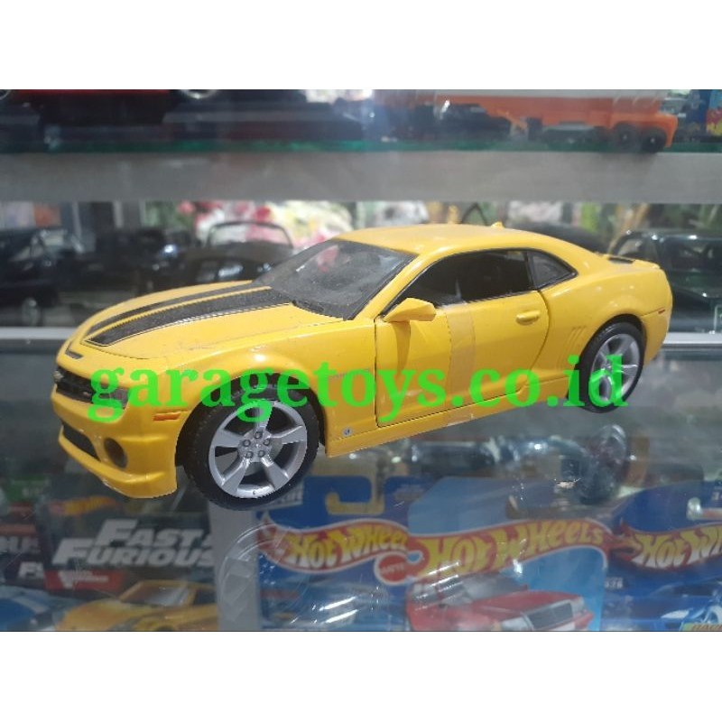 Maisto 1:18 Diecast 2010 Chevrolet Camaro SS Bumble Bee