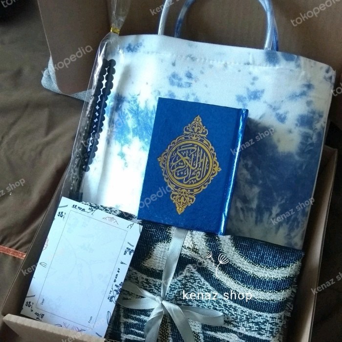 

Hampers Lebaran Kado Ulang Tahun Paket Alah Sholat Mukena Al Qur'An