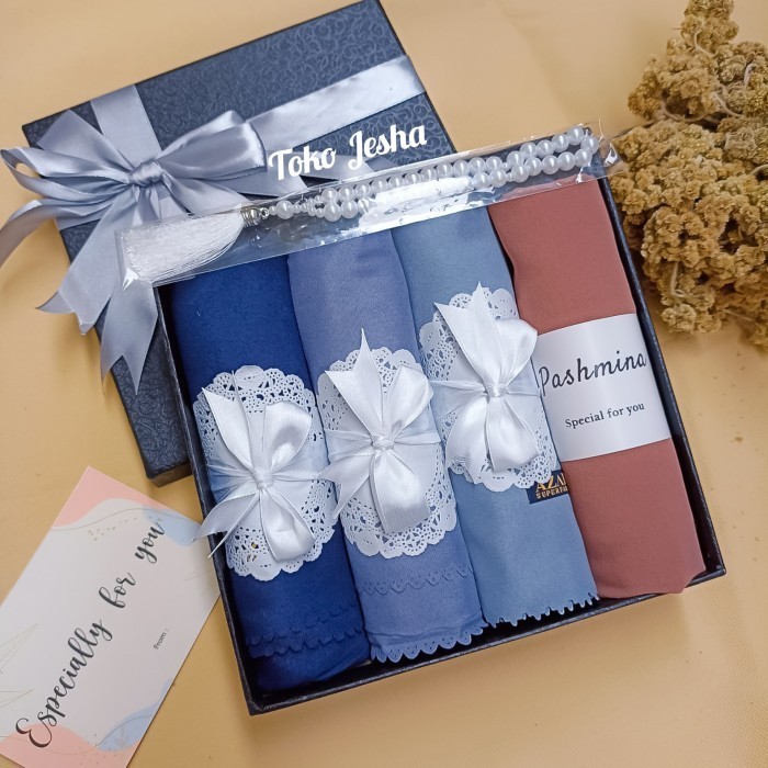 

Hampers Gift Box Pashmina Hijab Syar'I Kado Cewek Muslim Wedding Ultah