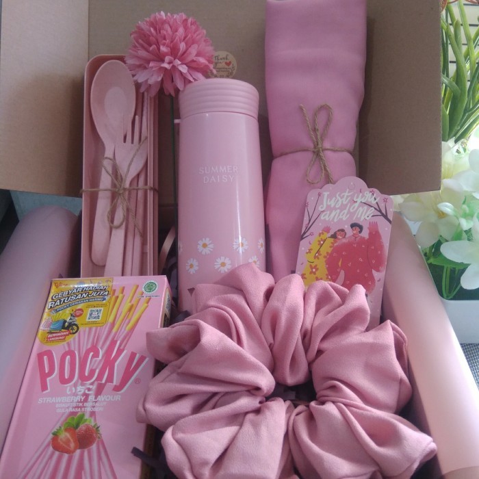 

Dece Hampers Hijab Dusty Pink Kado Ibu Happy Bestie Hadiah Istri Pacar