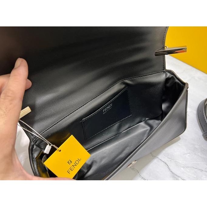 Tas Bahu Wanita First Pouch / Shoulder Bag Wanita Kulit Branded Import Wannayoursa