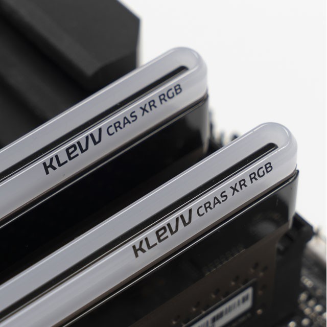 Klevv Ddr4 Cras Xr Rgb Pc32000 4000Mhz 16Gb (2X8Gb) Rgb Led