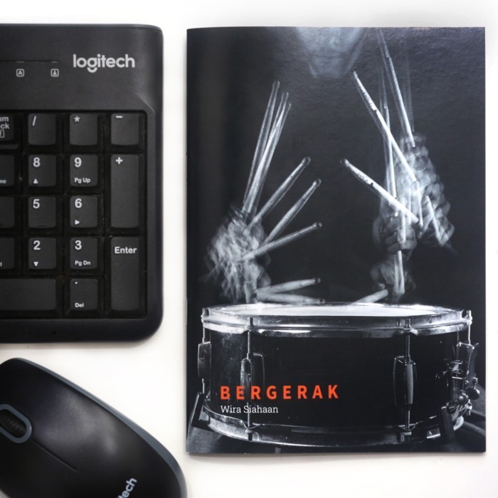 

Bergerak - Photo Book By Wira Siahaan