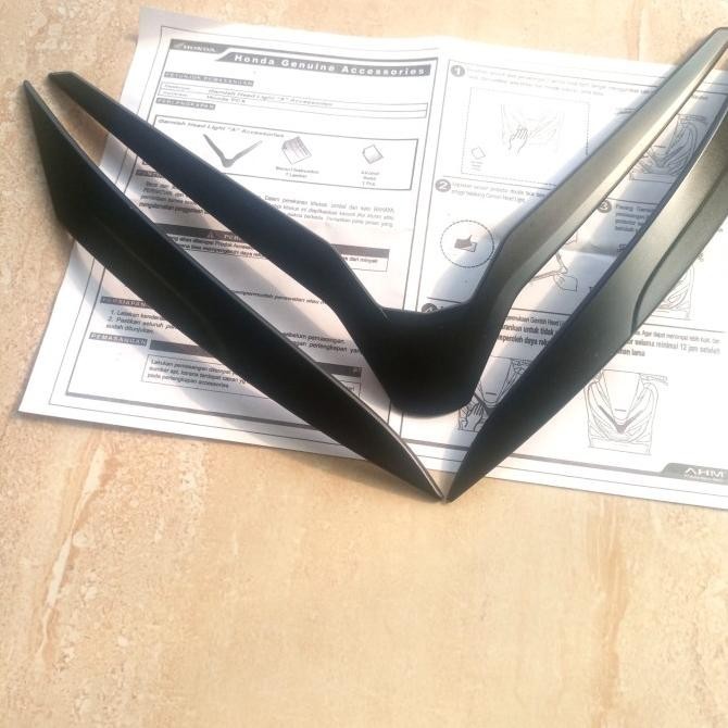 Garnish Lampu Depan Honda Pcx 150 K97 Hitam Doff