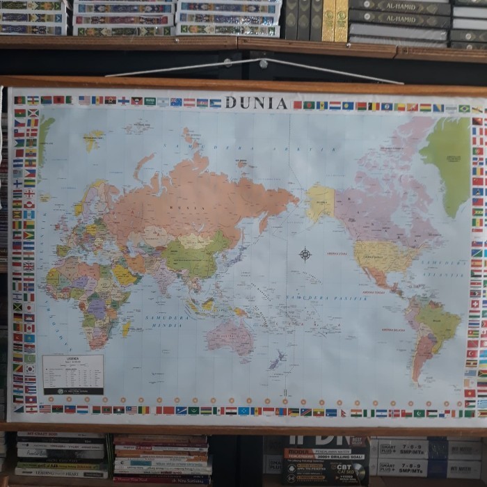 Peta Gantung Dunia Bendera (Political)