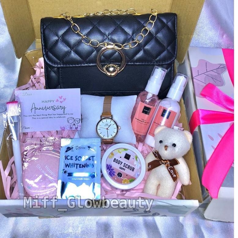 

CR - miffglow - REAL PICT 60ML TAS - HAMPERS GIFT BOX SCARLETT WHITENING MINI / Hampers scarlett mini / kado ulang tahun / kado ultah kado pacar kado cewek kado wisuda kado unik scarlett body lotion mini scarlett body shower jolly freshy happy TERLARIS