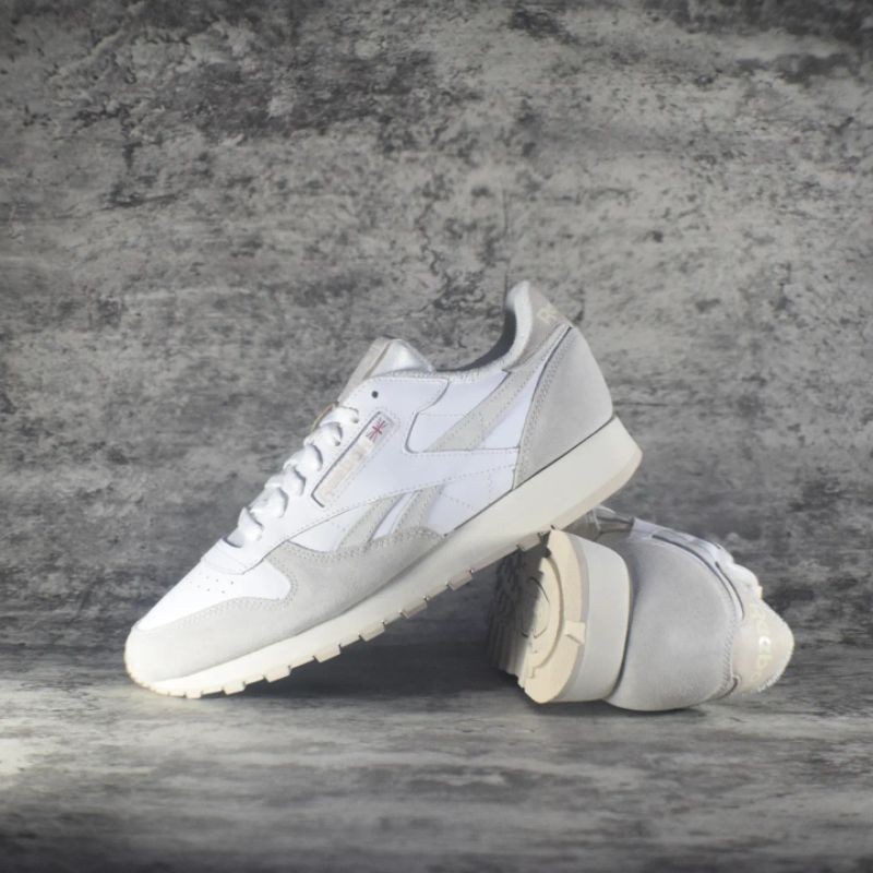 SEPATU SNEAKERS REEBOK CLASSIC LEATHER CHALK WHITE
