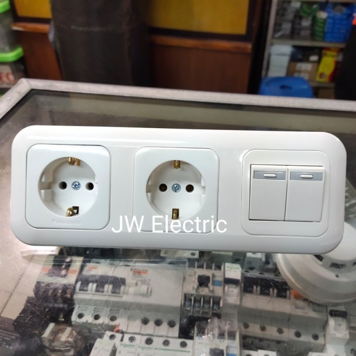 Stop Kontak Panasonic Plus Saklar Seri 3 Gang Putih
