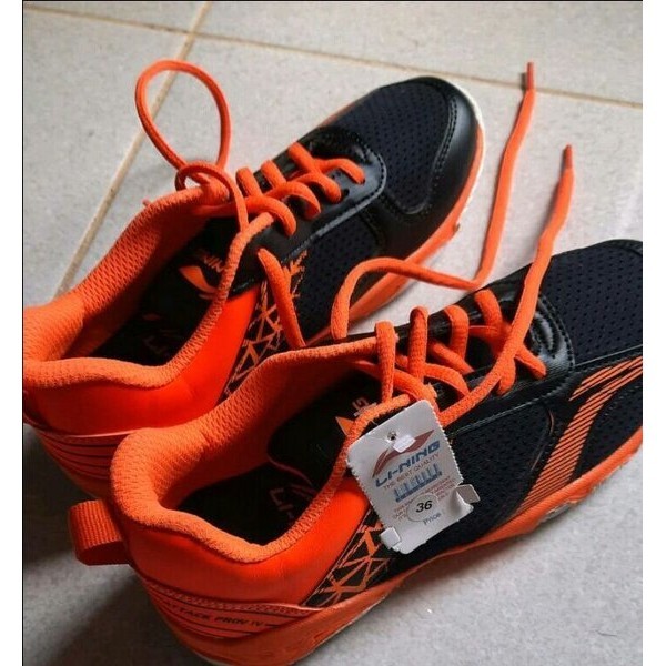 Sepatu Badminton Anak Kecil Sepatu Lining Anak Sepatu Orange Bulutangkis