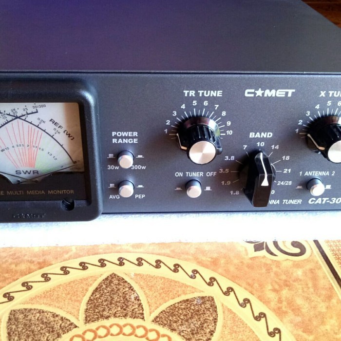 ANTENA TUNER COMET CAT300